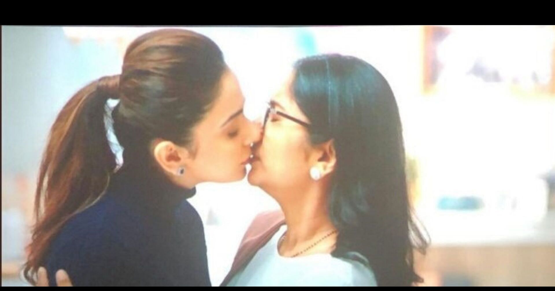 CBFC Blurs Kiss Between Rakul Preet Singh and Jhansi in Nagarjuna's New  Telugu Film Manmadhudu 2