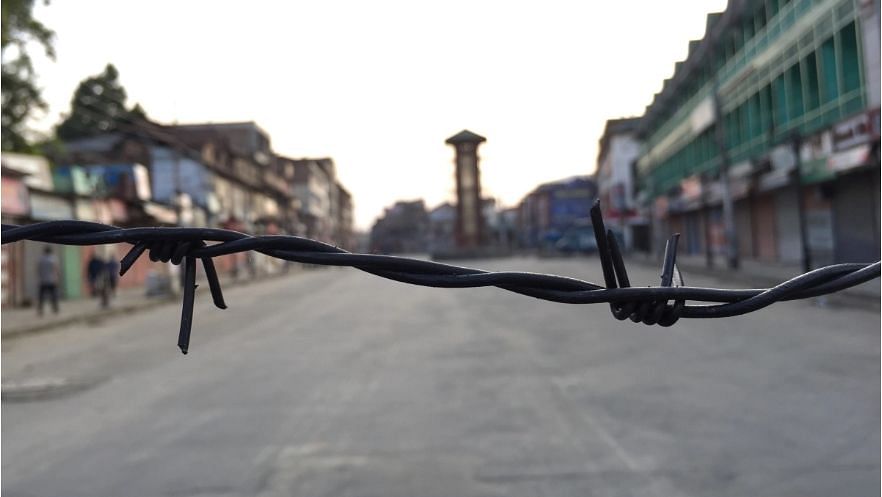 Lal Chowk in Srinagar has been cordoned off with barbed wires&nbsp;