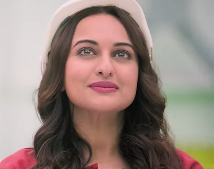 Sonakshi Sinha as Ekaa Gandhi in <i>Mission Mangal</i>.
