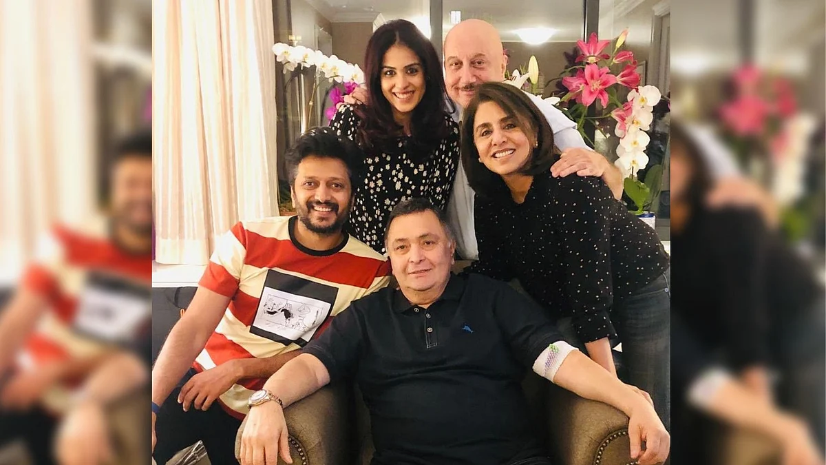 Rishi, Neetu Have ‘Ghar Ka Khana’ With Anupam, Genelia, Riteish