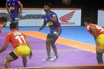 Mumbai: Players in action during a Pro Kabaddi Season 7 match between Gujarat FortuneGiants and Dabang Delhi K.C. at Sardar Vallabhbhai Patel Indoor Stadium in Mumbai on Aug 1, 2019. (Photo: IANS)