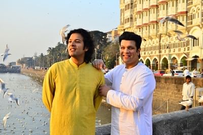 Mumbai: Sarod players Amaan and Ayaan Ali Bangash ahead of their concert, at Gateway of India in Mumbai on Jan 7, 2018.(Photo: IANS)