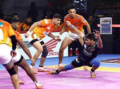 Bengaluru: Players in action during Pro Kabaddi Season 7 match between Puneri Paltan and U Mumba at Kanteerava Stadium in Bengaluru on Sep 5, 2019. (Photo: IANS)