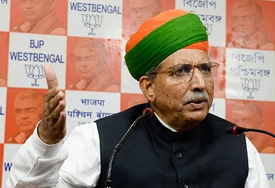Kolkata: Union Minister Arjun Ram Meghwal addresses a press conference at the West Bengal BJP headquarters in Kolkata on Sep 5, 2019. (Photo: IANS)