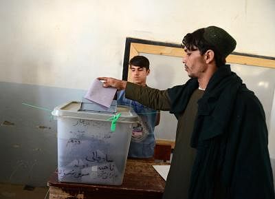 KANDAHAR (AFGHANISTAN), Oct. 27, 2018 (Xinhua) -- An Afghan voter casts his ballot at a polling station during parliamentary elections in Kandahar city, capital of Kandahar province, Afghanistan, on Oct. 27, 2018. People in Afghanistan