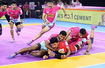 Pune: Players in action during Pro Kabaddi Season 7 match between Jaipur Pink Panthers and UP Yoddha at Shree Shiv Chhatrapati Sports Complex in Pune on Sep 16, 2019. (Photo: IANS)