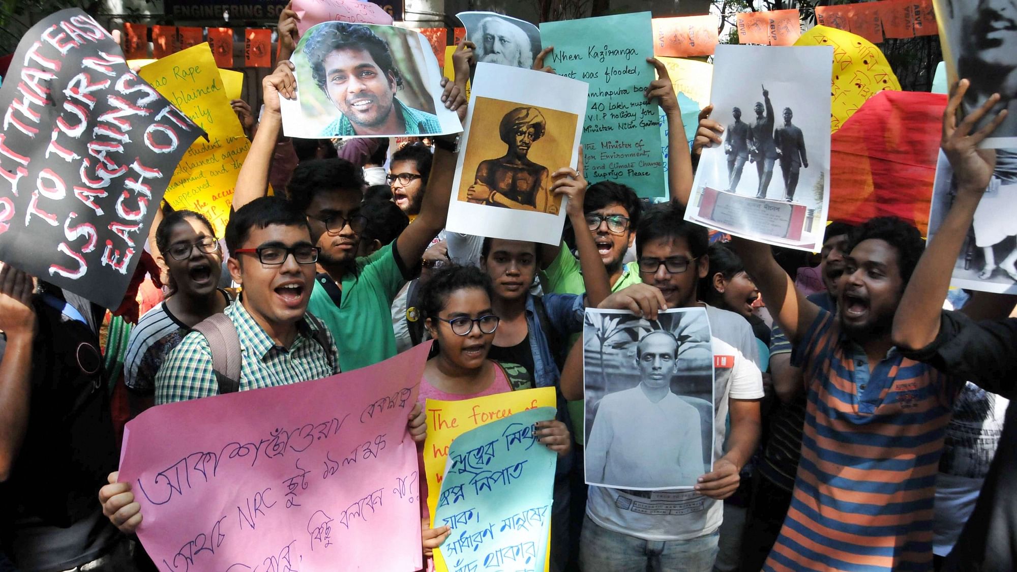 Left wing students of Jadavpur University raise slogans during a protest against Union Minister Babul Supriyos participation in ABVP seminar.