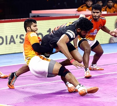 Bengaluru: Players in action during Pro Kabaddi Season 7 match between Puneri Paltan and U Mumba at Kanteerava Stadium in Bengaluru on Sep 5, 2019. (Photo: IANS)