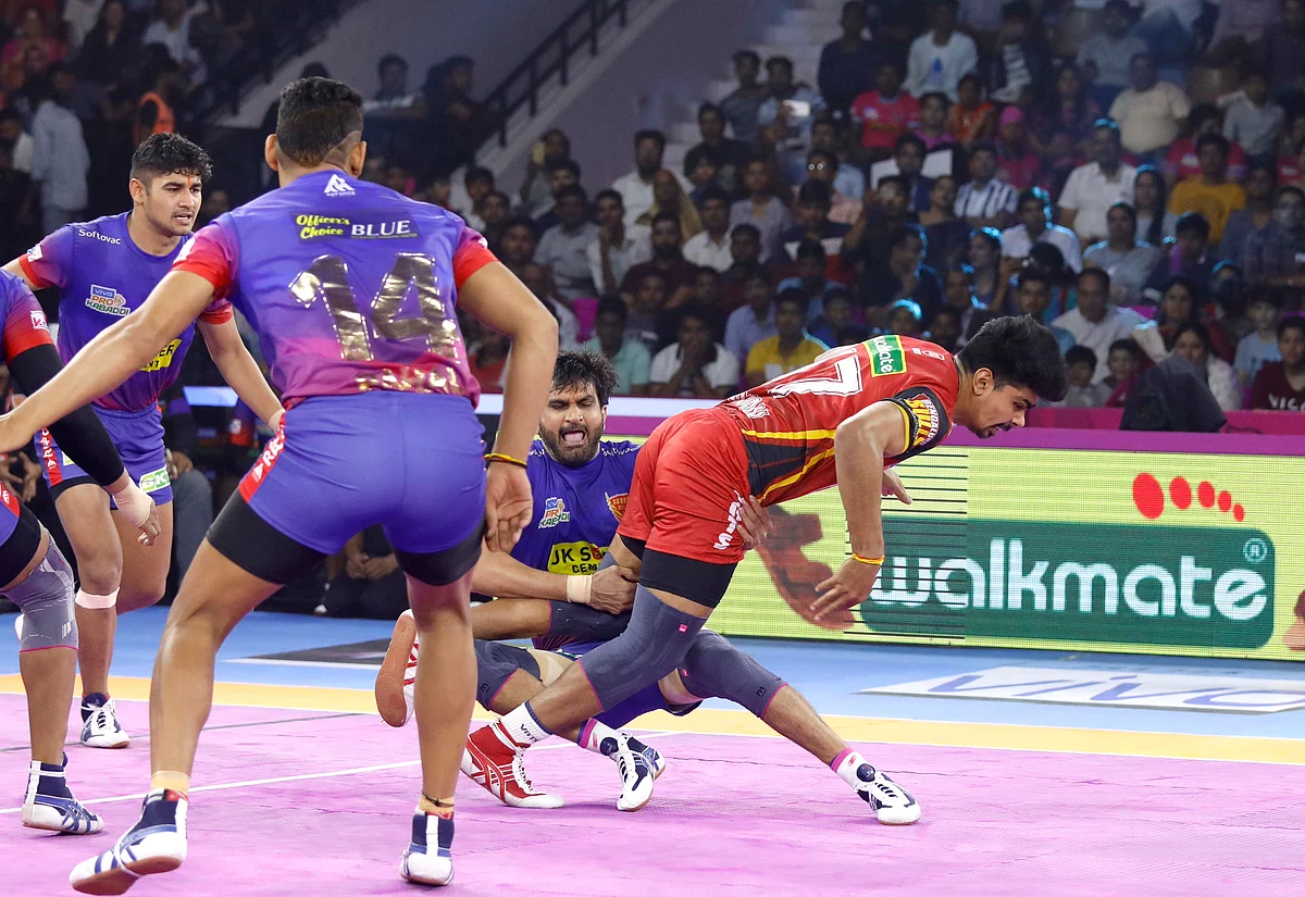 A still from the match between Bengaluru Bulls and Dabang Delhi that took place on Monday, 23 September.