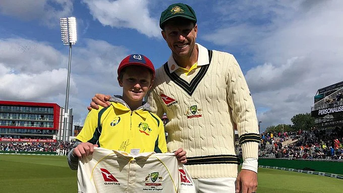 At lunch on Day 2, pacer James Pattinson gifted Max a team T-shirt signed by the entire Australia squad.