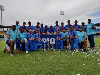 India colts came out with a brilliant bowling display to defeat Bangladesh by a mere five runs in a low-scoring thriller to win the U-19 Asia Cup in Colombo on Sep 14, 2019. After a dismal batting performance saw them get bowled out for a paltry 106 in 32.4 overs, the Boys in Blue held their nerves and bundled out Bangladesh for 101 to clinch the title at the R. Premadasa Stadium. (Photo Credit: BCCI)