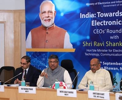 New Delhi: Union Law and Justice, Communications and Electronics and Information Technology Minister Ravi Shankar Prasad holds the round table discussions with the prominent CEOs of the Electronics Industry, in New Delhi on Sep 16, 2019. Also seen Union MoS Human Resource Development, Communications and Information Technology Dhotre Sanjay Shamrao. (Photo: IANS/PIB)