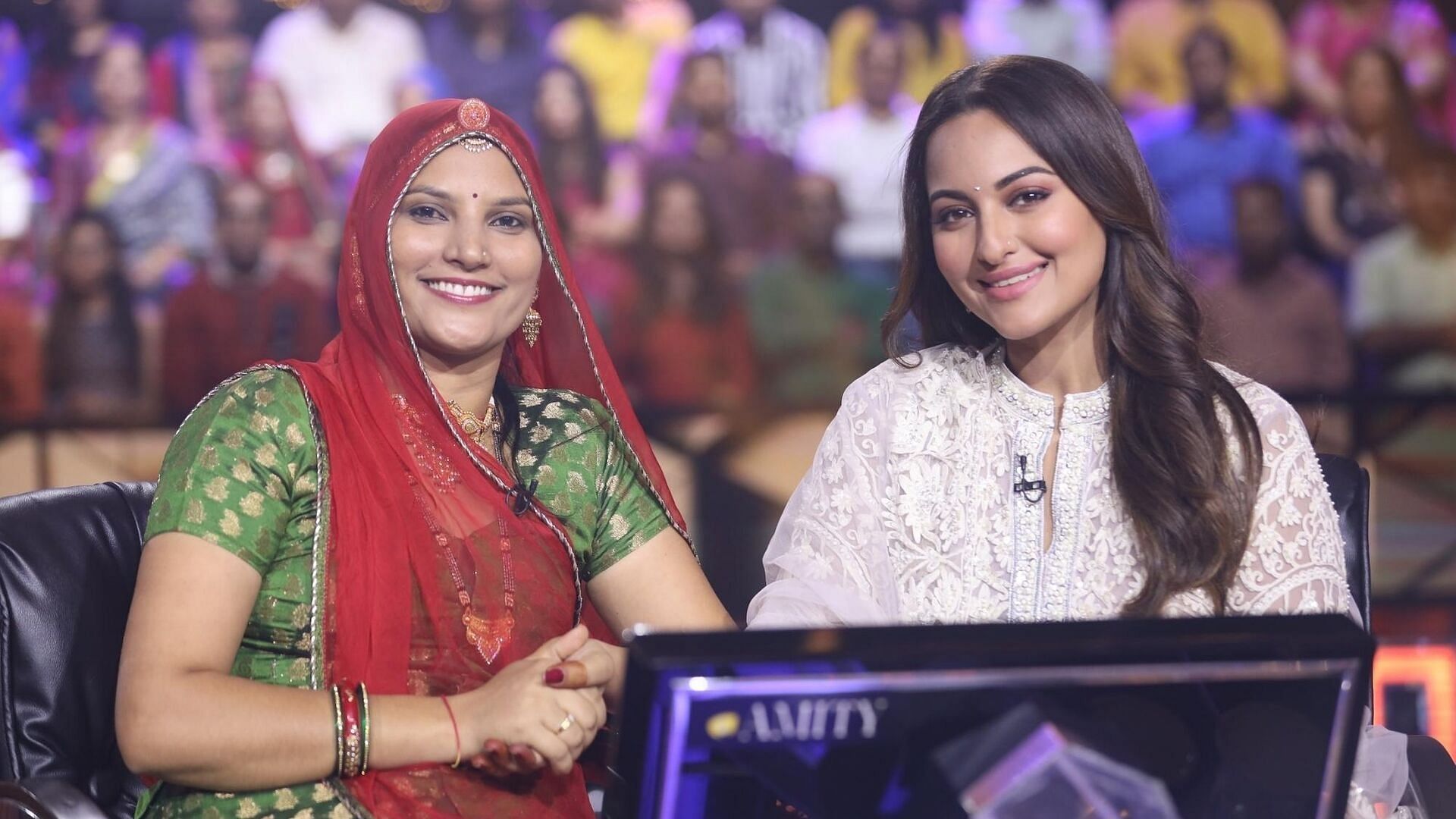 <i>Kaun Banega Crorepati</i> contestant Ruma Devi and Sonakshi Sinha on the hot seat.