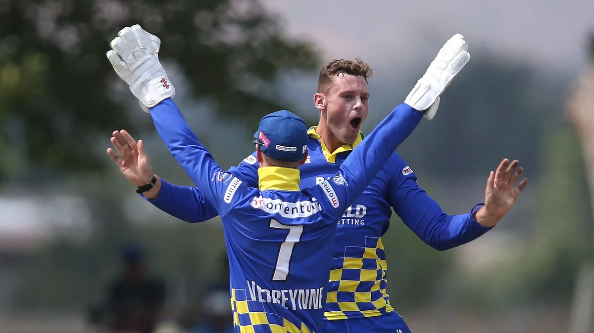 Uncapped left-arm spinner George Linde has been named as replacement for all-rounder Jon-Jon Trevor Smuts.