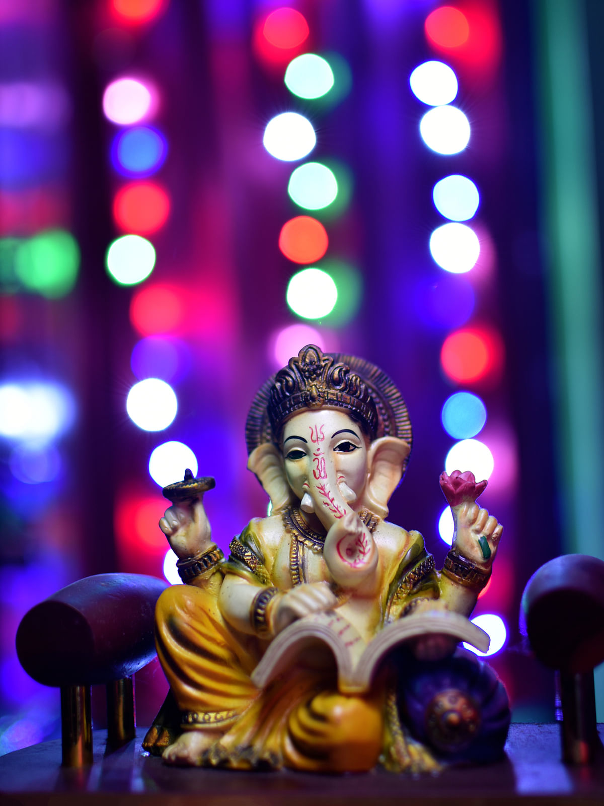 Here are some ideas for you to decorate your home this Ganpati festival and make it even more special.