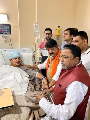 Kolkata: BJP leaders Mukul Roy and Kailash Vijayvargiya meet party MP Arjun Singh at Apollo Hospital, after he got injured during a clash with TMC workers, in Kolkata on Sep 2, 2019. (Photo: IANS)