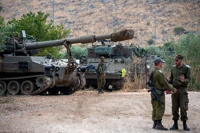 JERUSALEM, Aug. 31, 2019 (Xinhua) -- Israeli soldiers are seen near the Israel-Lebanon border on Aug. 31, 2019. Israeli army chief of Staff Aviv Kohavi toured Israel