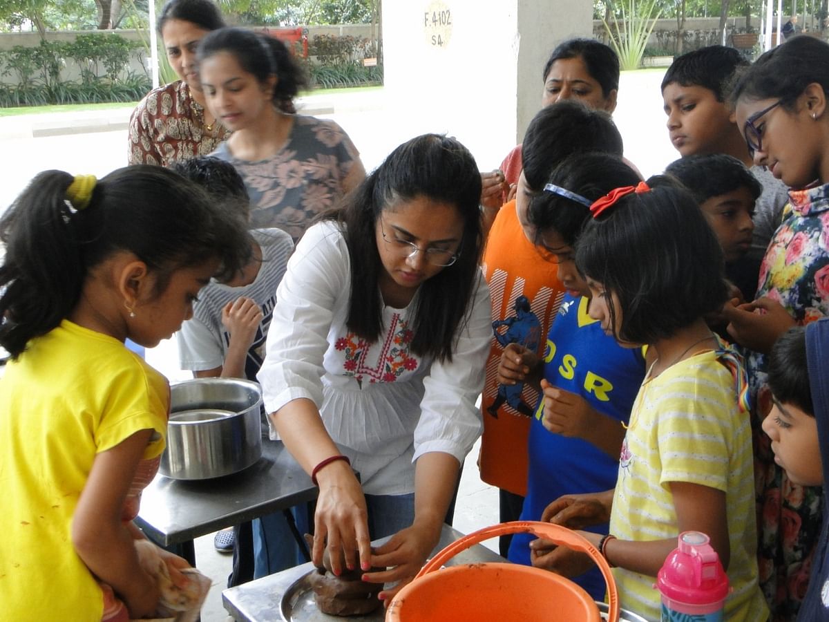 Over a course of 2 days, kids between the age of 4-15 learnt how to make their very own sustainable Ganesha idols. 
