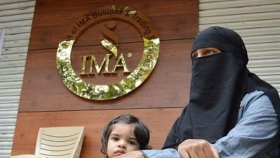 Bengaluru: Investors protest outside the showroom of IMA Jewels on Lady Curzon Road demanding their money back after a message about the death of the Group
