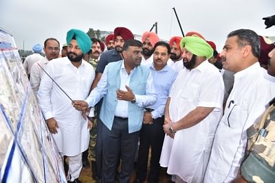Dera Baba Nanak: Punjab Chief Minister Amarinder Singh takes stock of the ongoing construction work for the Kartarpur corridor ahead of the 550th Prakash Purb of Guru Nanak Dev, in Punjab