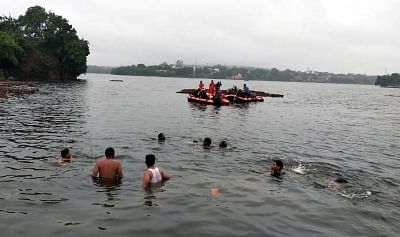 Bhopal: Search and rescue operations underway after a boat capsized during the Ganapati immersion in Bhopal on Sep 13, 2019. Eleven persons drowned in the incident. According to the police, there were 19 people on the boat. Five people were rescued and three people were missing. SDRF teams, divers and police teams are continuing the search through heavy rains. (Photo: IANS)