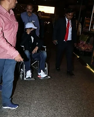After shooting for his film "Angrezi Medium" in London, actor Irrfan Khan has returned to India. Irrfan was spotted at Mumbai airport on Friday. A lot of pictures are doing the rounds on the Internet in which he is seen hiding his face and using wheelchair to get to his car, reports republicworld.com.
