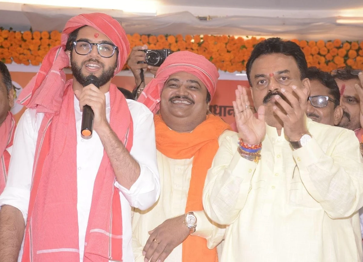 Aaditya Thackeray donning a gamcha at Anand Dubey’s event.