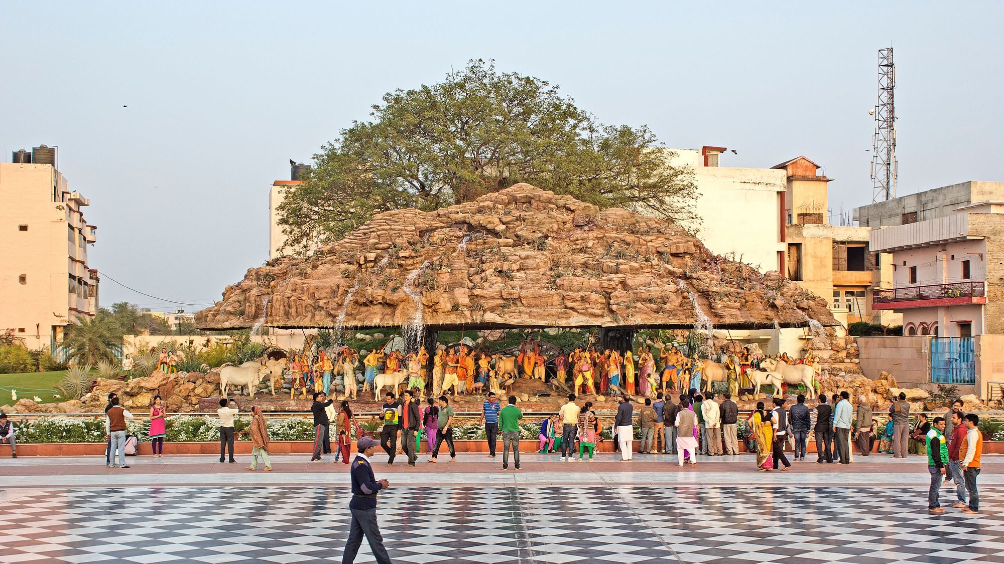  Lord Krishna lifted the Govardhan mountain to protect the people of Vrindavan.