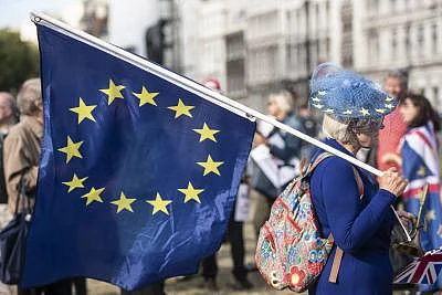 LONDON, Sept. 4, 2019 (Xinhua) -- Demonstrators gather outside the Houses of Parliament in London, Britain, on Sept. 4, 2019. British lawmakers on Wednesday rejected a motion tabled by Prime Minister Boris Johnson calling for a general election on Oct. 15, dealing another blow to the prime minister, who vowed to take his country out of the European Union on Oct. 31 with or without a deal. (Photo by Ray Tang/Xinhua/IANS)