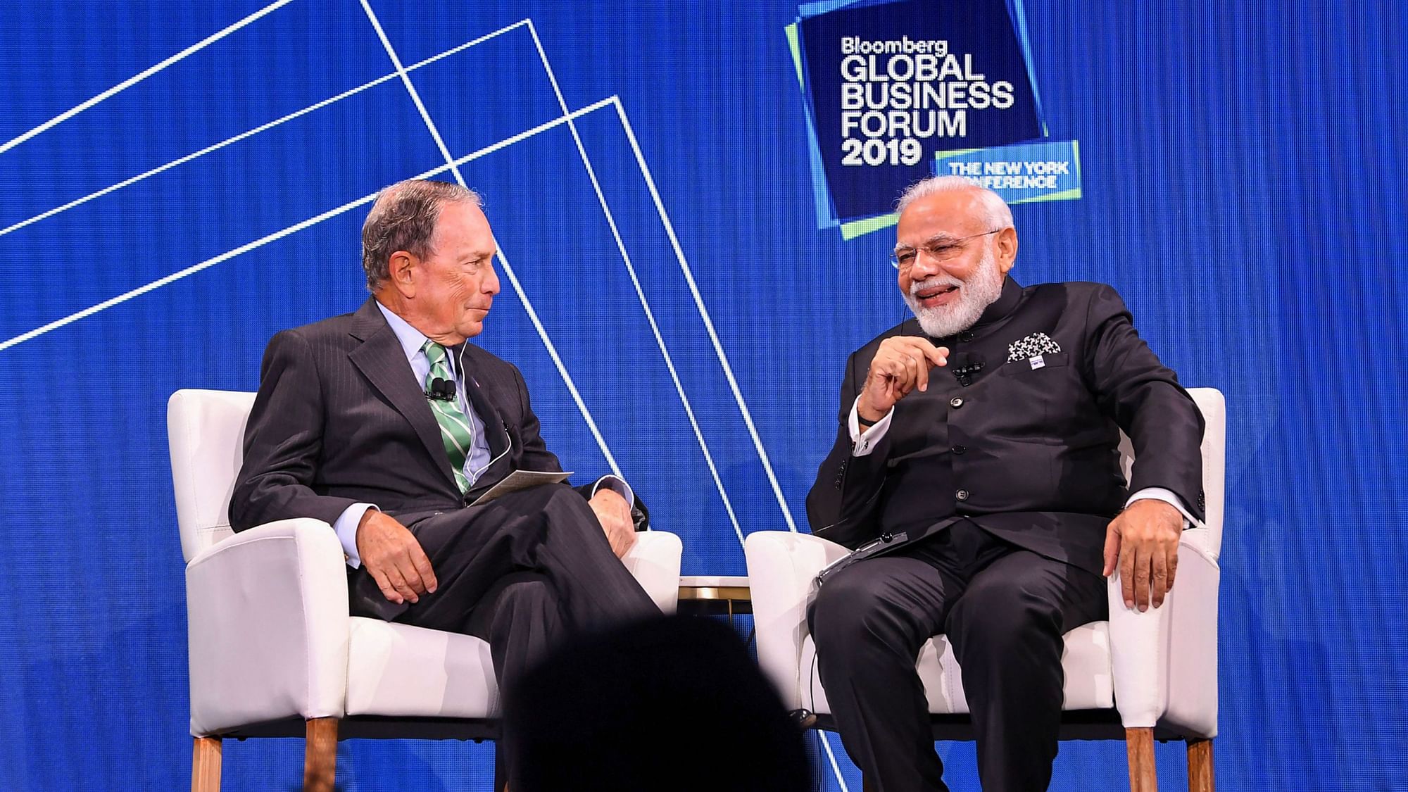PM Narendra Modi with Former New York Mayor Michael Bloomberg at Bloomberg Global Business Forum in New York on 25 September.&nbsp;