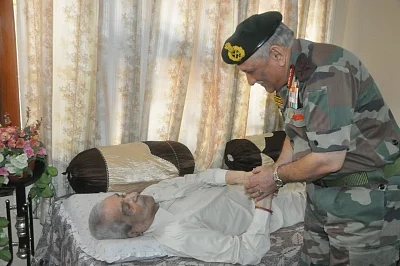 Pathankot: Army Chief General Bipin Rawat meet the brother of Param Vir Chakra Captain Gurbachan Singh Salaria in Pathankot, Punjab on Sep 6, 2019. (Photo: Twitter/DPRO)