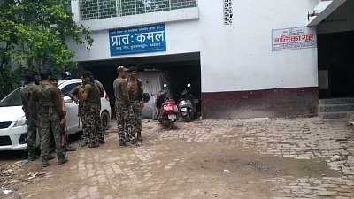 Muzaffarpur: Central Bureau of Investigation (CBI) officials conduct search operation at the shelter home in Bihar