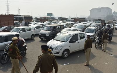 Gurugram: Security checks cause heavy traffic jam after Delhi-NCR put on high alert ahead of the farmers