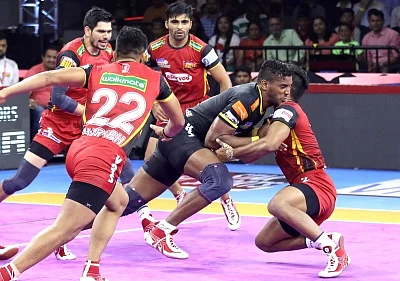 Bengaluru: Players in action during Pro Kabaddi Season 7 match between Bengaluru Bulls and Telagu Titan at Kanteerava Stadium in Bengaluru on Sep 6, 2019. (Photo: IANS)