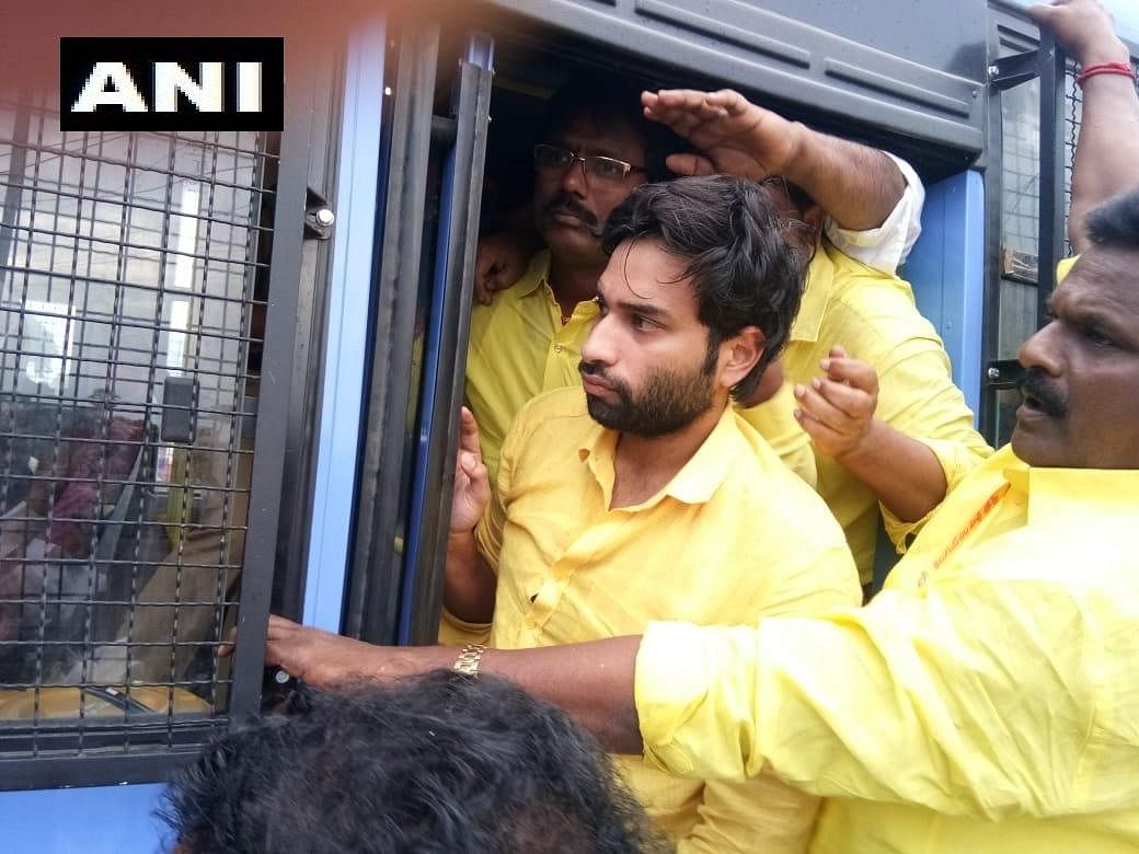 Stopping the ‘Chalo Atmakur’ rally, cops put Naidu, son Nara Lokesh & others under ‘preventive detention’.