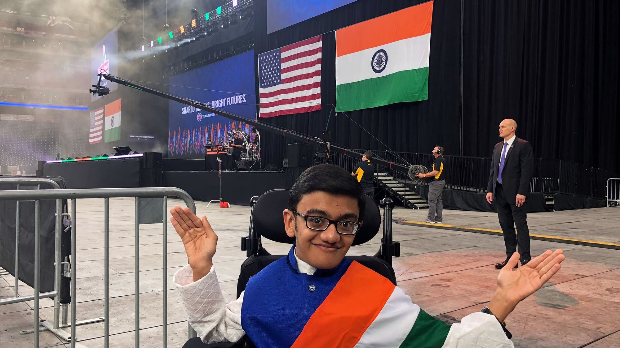 Specially-abled Indian-origin teenager Sparsh Shah opened the event, ‘Howdy Modi’ by singing India’s national anthem, ‘Jana Gana Mana’.&nbsp;