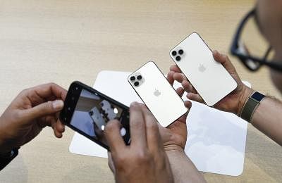 Apple unveils next-gen products, iPhones in India Sep 27