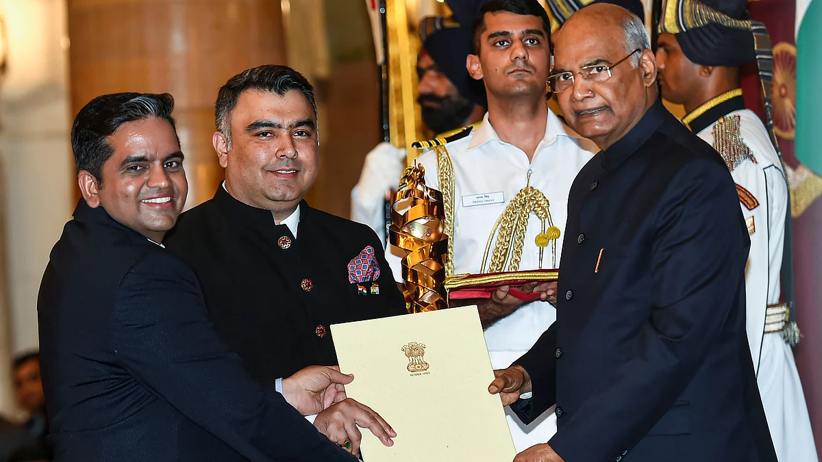 President Ram Nath Kovind presents Rashtriya Khel Protsahan Puruskar 2019 to Gagan Narang and Pawan Singh (L) representing Gagan Narang Sports Promotion Foundation.