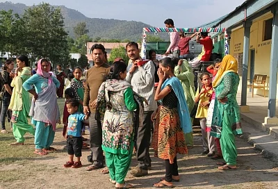 People living in border areas of Jammu and Kashmir migrate to safer places due to cross border firing. (File Photo: IANS)