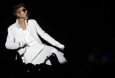 QUITO, Nov. 1, 2013 (Xinhua/IANS) -- Canadian singer Justin Bieber performs during a concert, part of his "Believe Tour", at the Olympic Stadium Atahualpa, in Quito, capital of Ecuador, Oct. 31, 2013. (Xianhua/Str) (py)