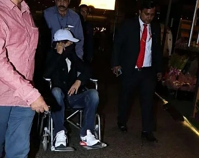 After shooting for his film "Angrezi Medium" in London, actor Irrfan Khan has returned to India. Irrfan was spotted at Mumbai airport on Friday. A lot of pictures are doing the rounds on the Internet in which he is seen hiding his face and using wheelchair to get to his car, reports republicworld.com.