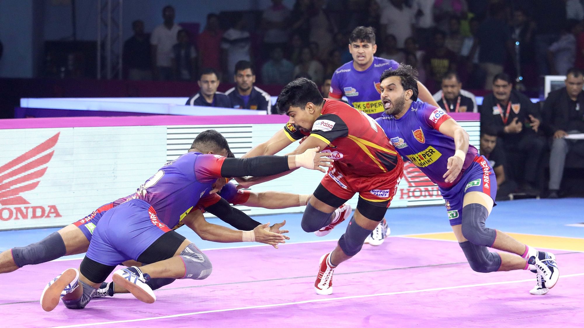 The match was billed as the clash of the league’s best raiders in Delhi’s Naveen Kumar and Pawan Sehrawat of Bulls.