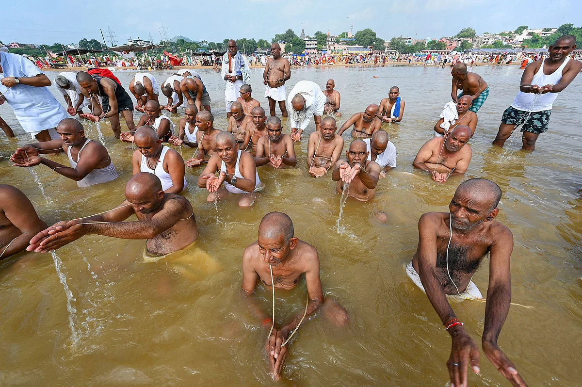 Hindus perform ‘Pind Daan’ rituals for salvation of their ancestors during the seventh day of the ‘Pitra Paksh’, in Bodhgaya. 