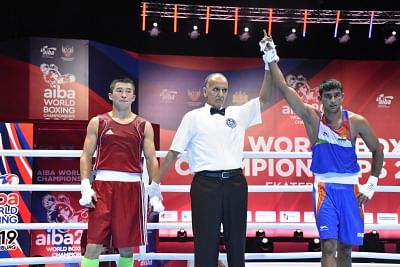 World Boxing: Manish eases past Kadyrbek to reach 2nd round