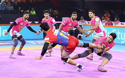 Pune: Players in action during Pro Kabaddi Season 7 match between Jaipur Pink Panthers and UP Yoddha at Shree Shiv Chhatrapati Sports Complex in Pune on Sep 16, 2019. (Photo: IANS)