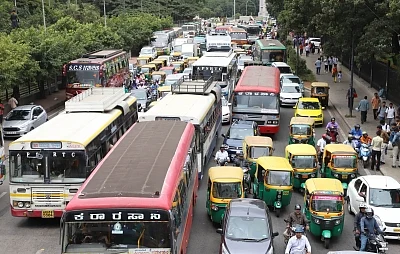 Bengaluru: Heavy traffic jam at JC Road due to protest rally by members of Vokkaliga Sangha and supporters of DK Shivakumar against his arrest by Enforcement Directorate (ED) from National College to Freedom Park, in Bengaluru on Sep 11, 2019. (Photo: IANS)