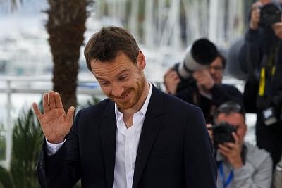 CANNES, May 23, 2015 (Xinhua) -- Actor Michael Fassbender reacts during the photocall of the film "Macbeth" in competition at the 68th Cannes Film Festival in Cannes, France, on May 21, 2015. (Xinhua/Zhou Lei/IANS) (djj)