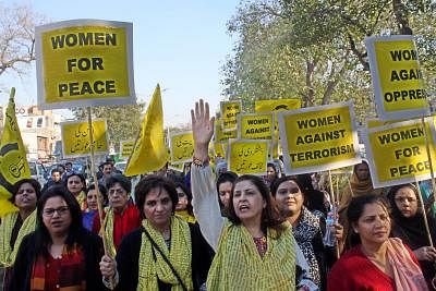 LAHORE, Feb. 12, 2014 (Xinhua) -- Pakistani women hold placards during a protest rally against terrorism in eastern Pakistan
