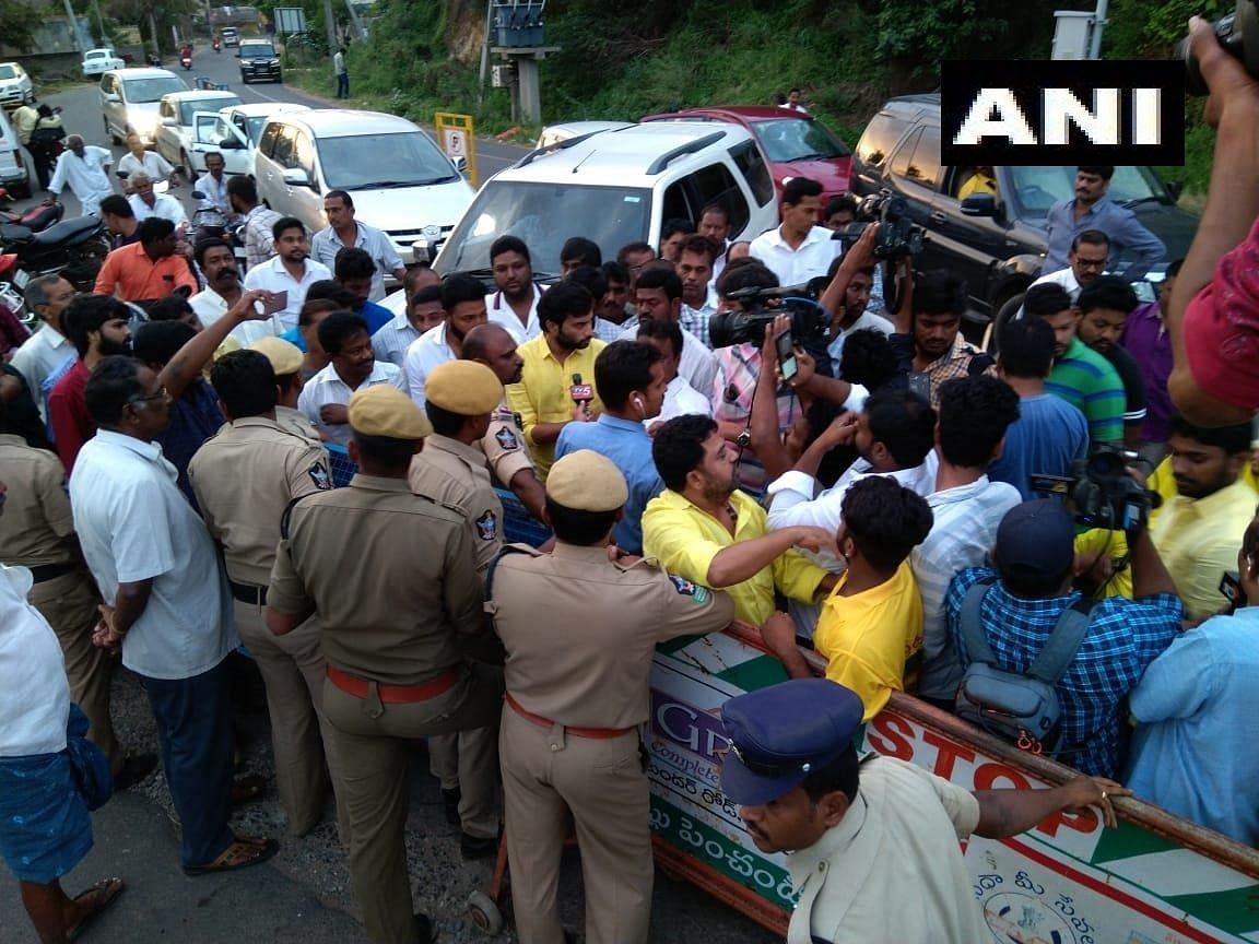 Stopping the ‘Chalo Atmakur’ rally, cops put Naidu, son Nara Lokesh & others under ‘preventive detention’.