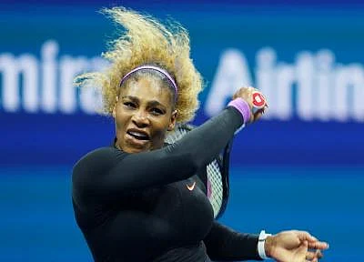 NEW YORK, Sept. 6, 2019 (Xinhua) -- Serena Williams hits a return during the women